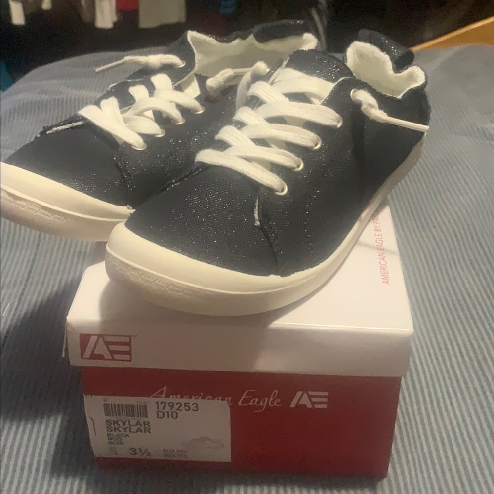 Girls size 3.5 brand new NEVER WORN